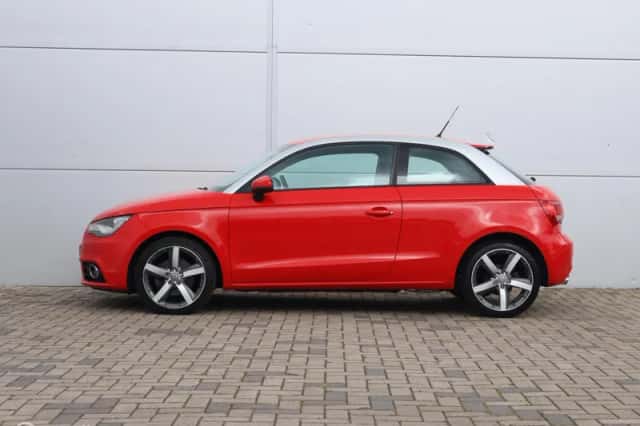 Audi A1 (2011) thumbnail 2