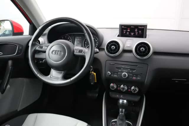 Audi A1 (2011) thumbnail 4