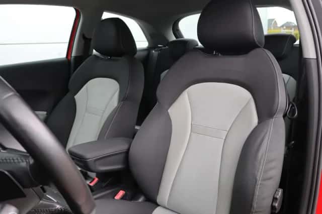 Audi A1 (2011) thumbnail 5