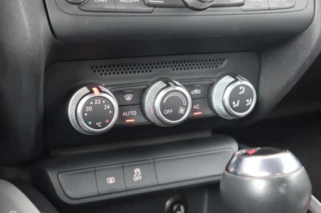 Audi A1 (2011) thumbnail 6
