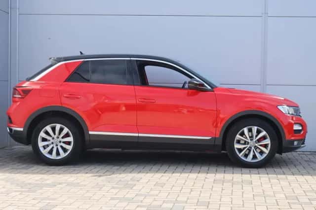 Volkswagen T-Roc (2018) thumbnail 2