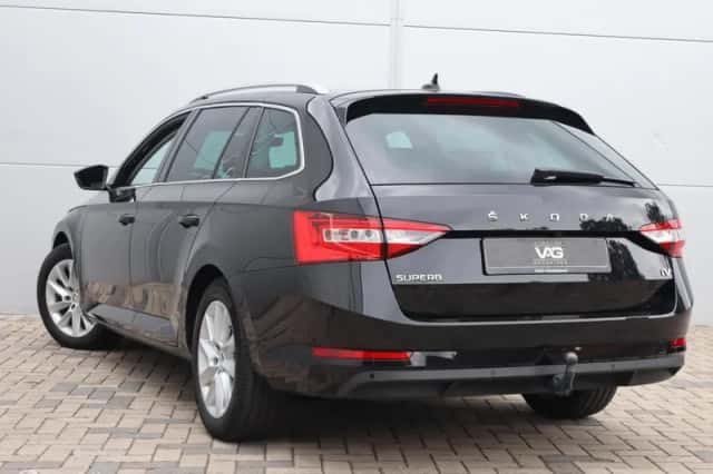 Škoda Superb (2023) thumbnail 3
