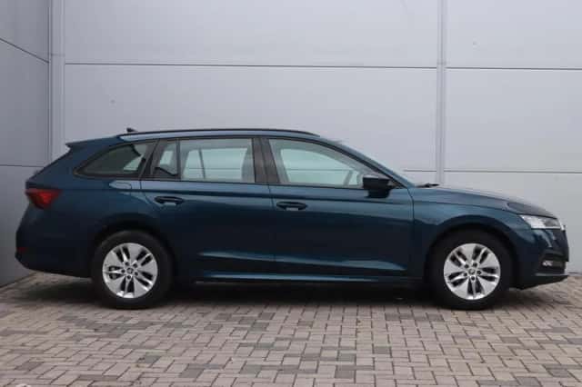 Škoda Octavia (2021) thumbnail 2