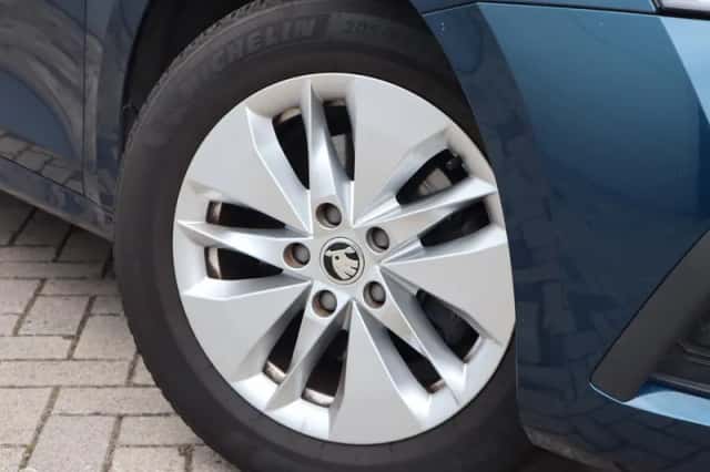Škoda Octavia (2021) thumbnail 3