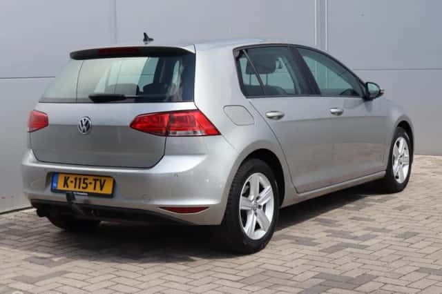 Volkswagen Golf (2013) thumbnail 3