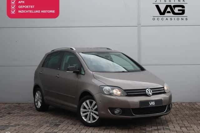 Volkswagen Golf (2012) thumbnail 1