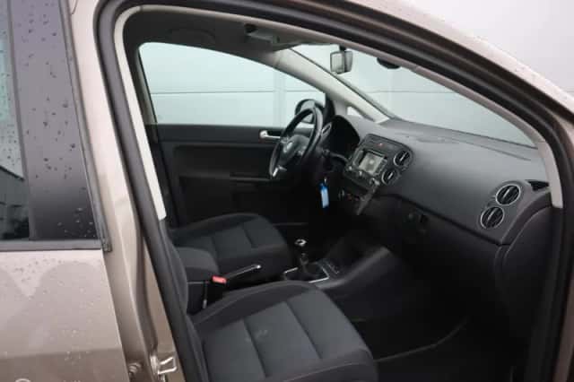 Volkswagen Golf (2012) thumbnail 5