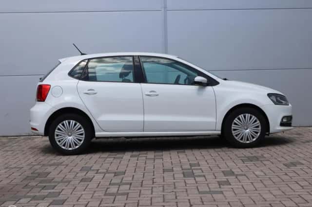 Volkswagen Polo (2015) thumbnail 2