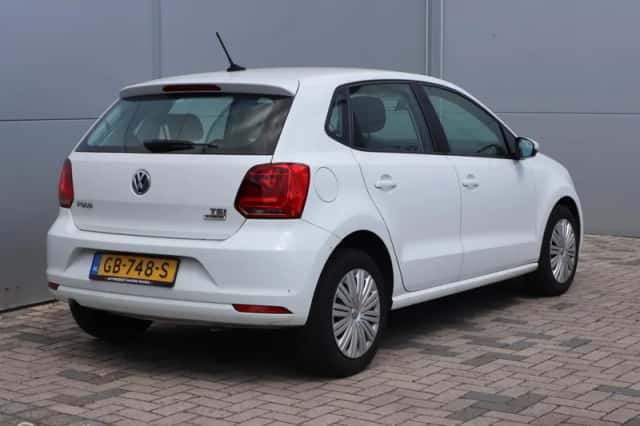 Volkswagen Polo (2015) thumbnail 3