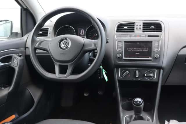 Volkswagen Polo (2015) thumbnail 4