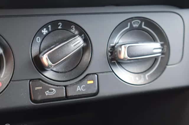Volkswagen Polo (2012) thumbnail 6