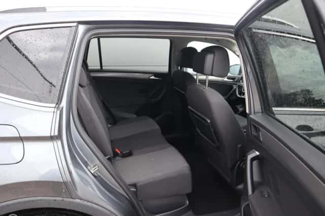 Volkswagen Tiguan (2021) thumbnail 5