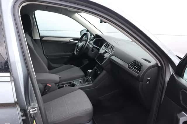 Volkswagen Tiguan (2021) thumbnail 6