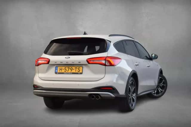 Ford Focus (2020) thumbnail 3