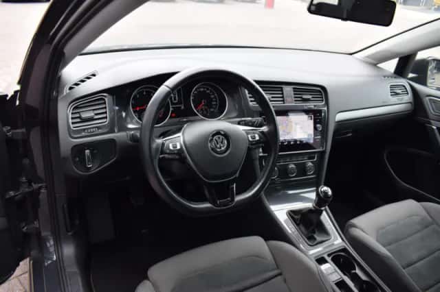 Volkswagen Golf (2019) thumbnail 4