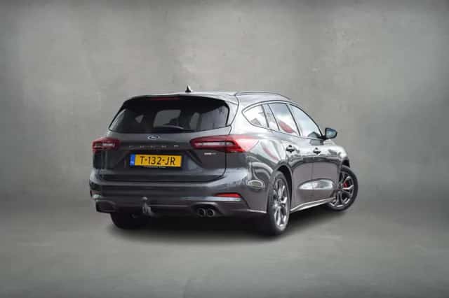 Ford Focus (2023) thumbnail 3