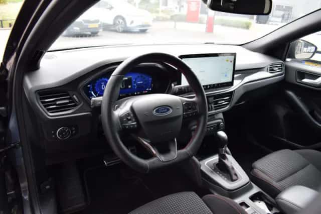 Ford Focus (2023) thumbnail 4