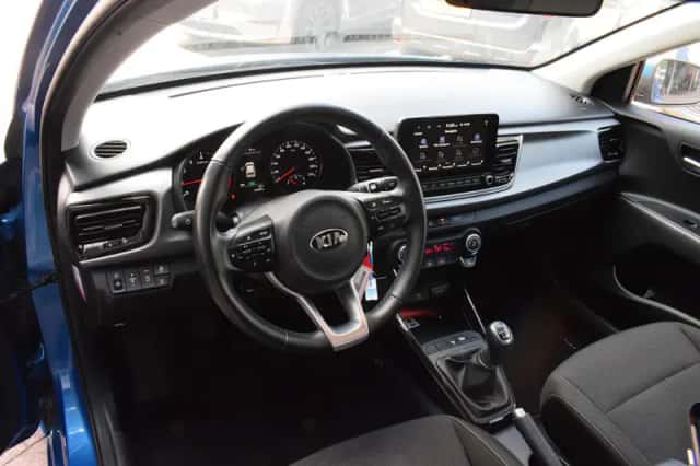 Kia Rio (2021) thumbnail 4