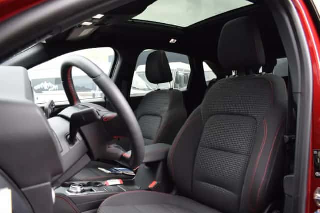 Ford Kuga (2021) thumbnail 4
