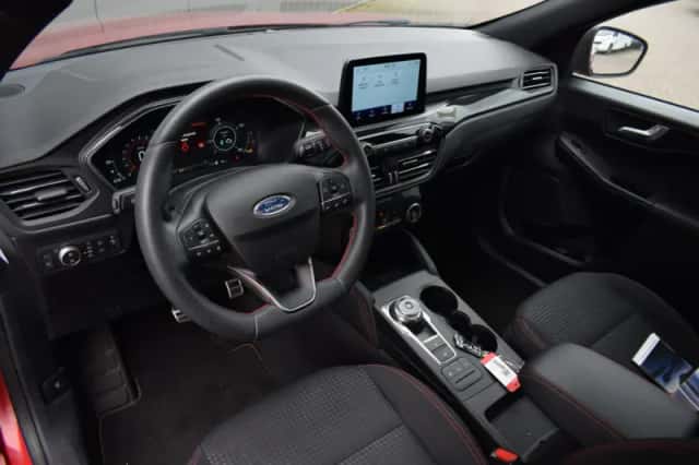 Ford Kuga (2021) thumbnail 5