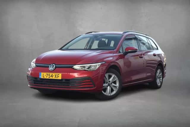 Volkswagen Golf (2021) thumbnail 2