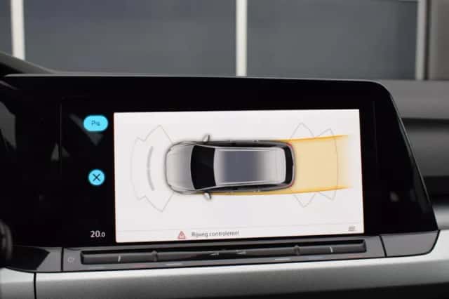 Volkswagen Golf (2021) thumbnail 17