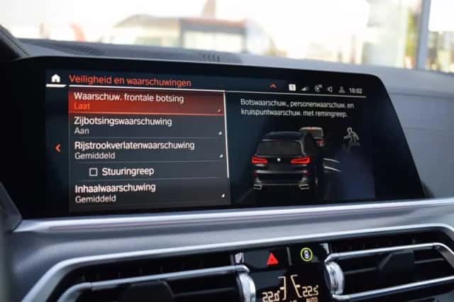 BMW X5 (2021) thumbnail 33