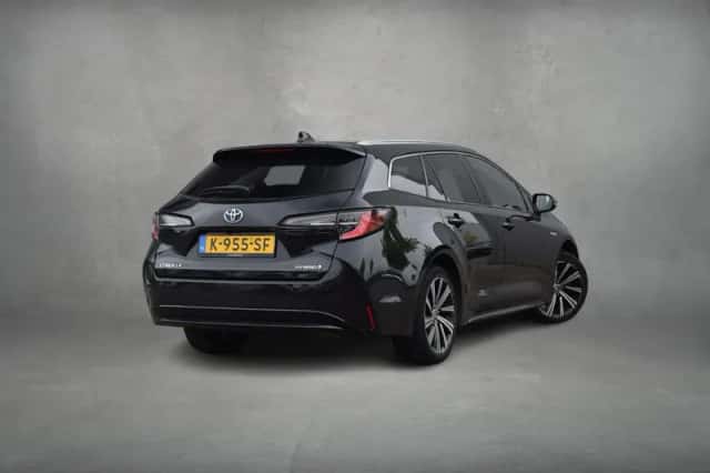 Toyota Corolla (2021) thumbnail 3