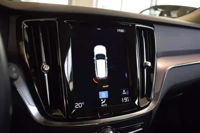 Volvo V60 (2021) thumbnail 16