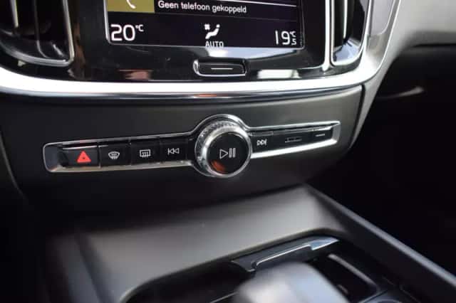 Volvo V60 (2021) thumbnail 17