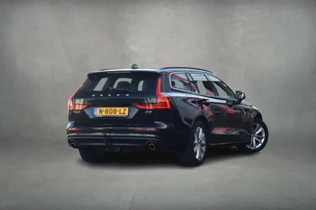 Volvo V60 (2021) thumbnail 3