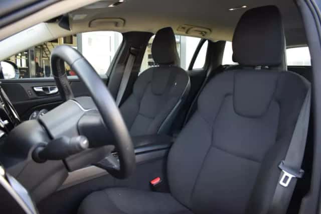 Volvo V60 (2021) thumbnail 5