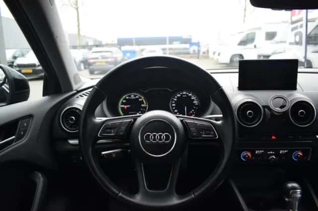 Audi A3 (2017) thumbnail 18