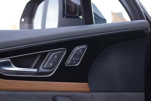 Audi Q7 (2015) thumbnail 32
