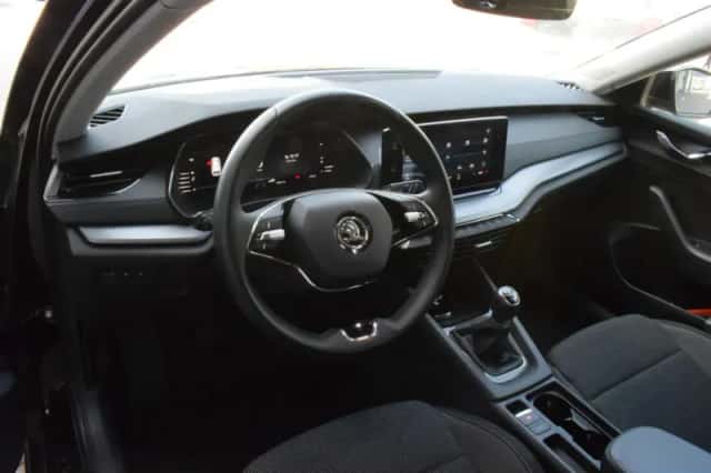 Škoda Octavia (2024) thumbnail 4