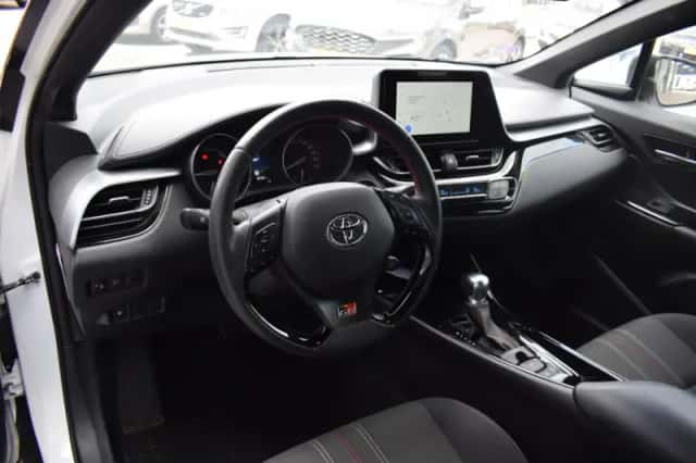 Toyota C-HR (2023) thumbnail 4