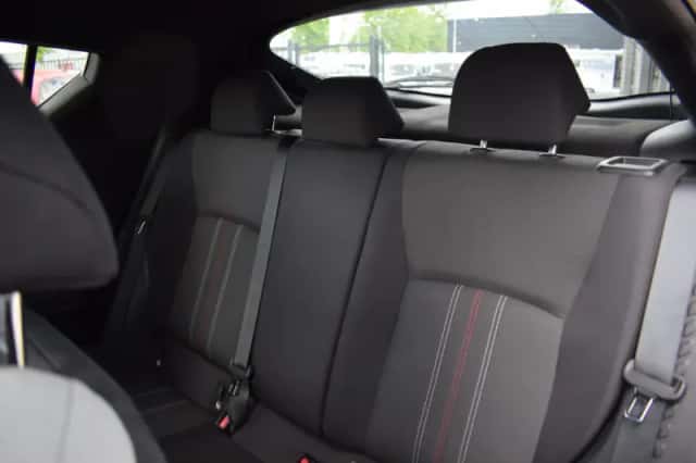 Toyota C-HR (2023) thumbnail 6
