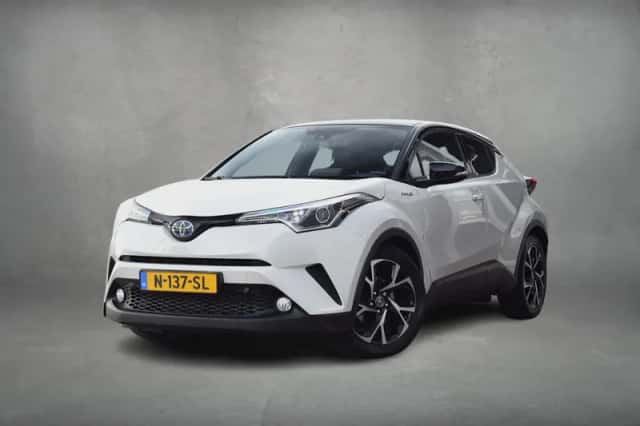 Toyota C-HR (2017) thumbnail 2
