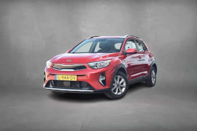 Kia Stonic (2021) thumbnail 2