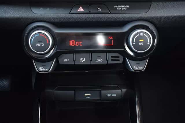 Kia Stonic (2021) thumbnail 15