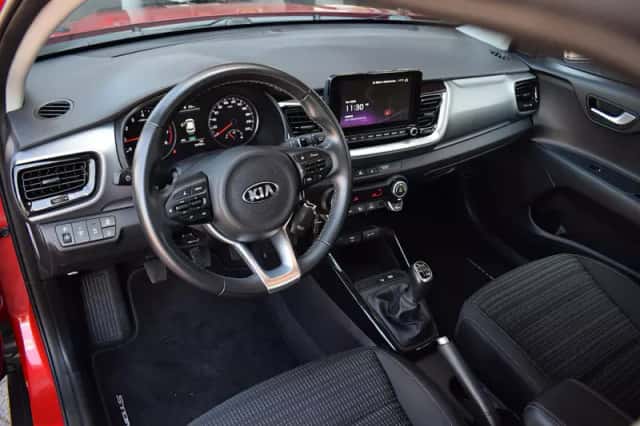 Kia Stonic (2021) thumbnail 4