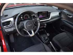 Kia Stonic (2021) thumbnail 4
