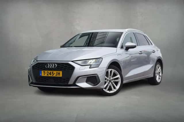 Audi A3 (2021) thumbnail 2