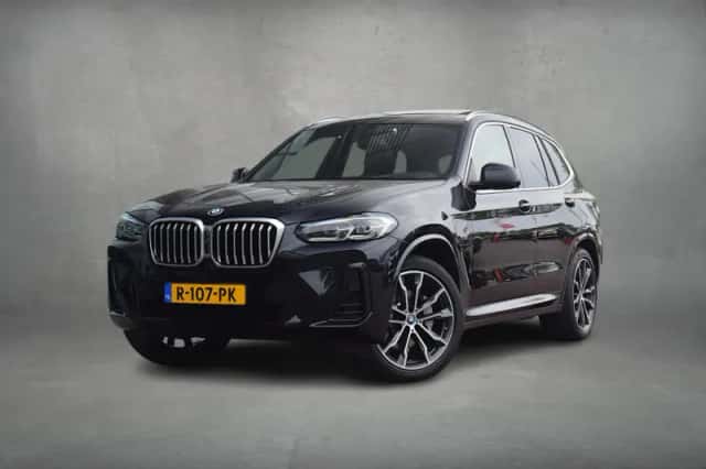 BMW X3 (2022) thumbnail 2