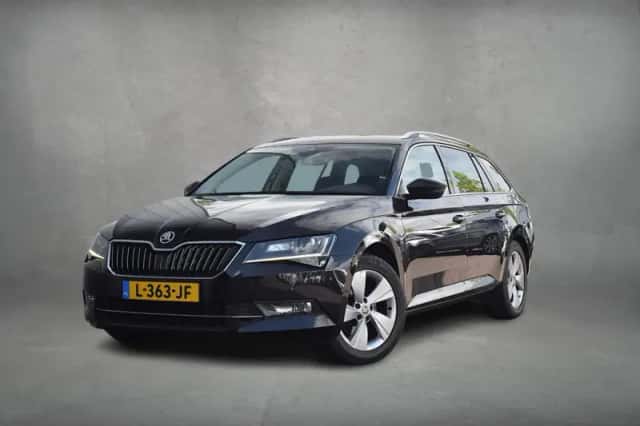 Škoda Superb (2017) thumbnail 2