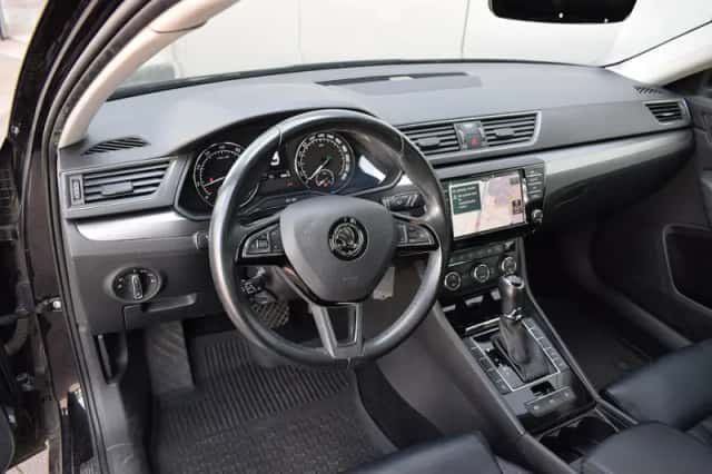 Škoda Superb (2017) thumbnail 4
