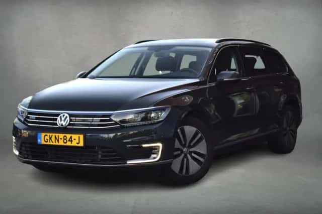 Volkswagen Passat (2017) thumbnail 2