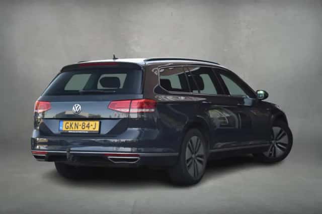 Volkswagen Passat (2017) thumbnail 3