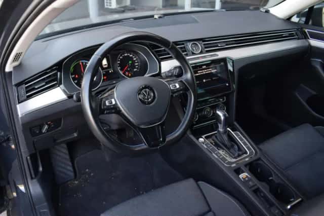 Volkswagen Passat (2017) thumbnail 4