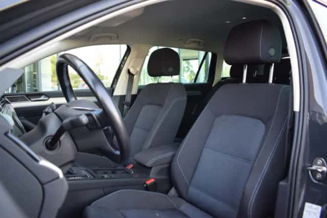 Volkswagen Passat (2017) thumbnail 5